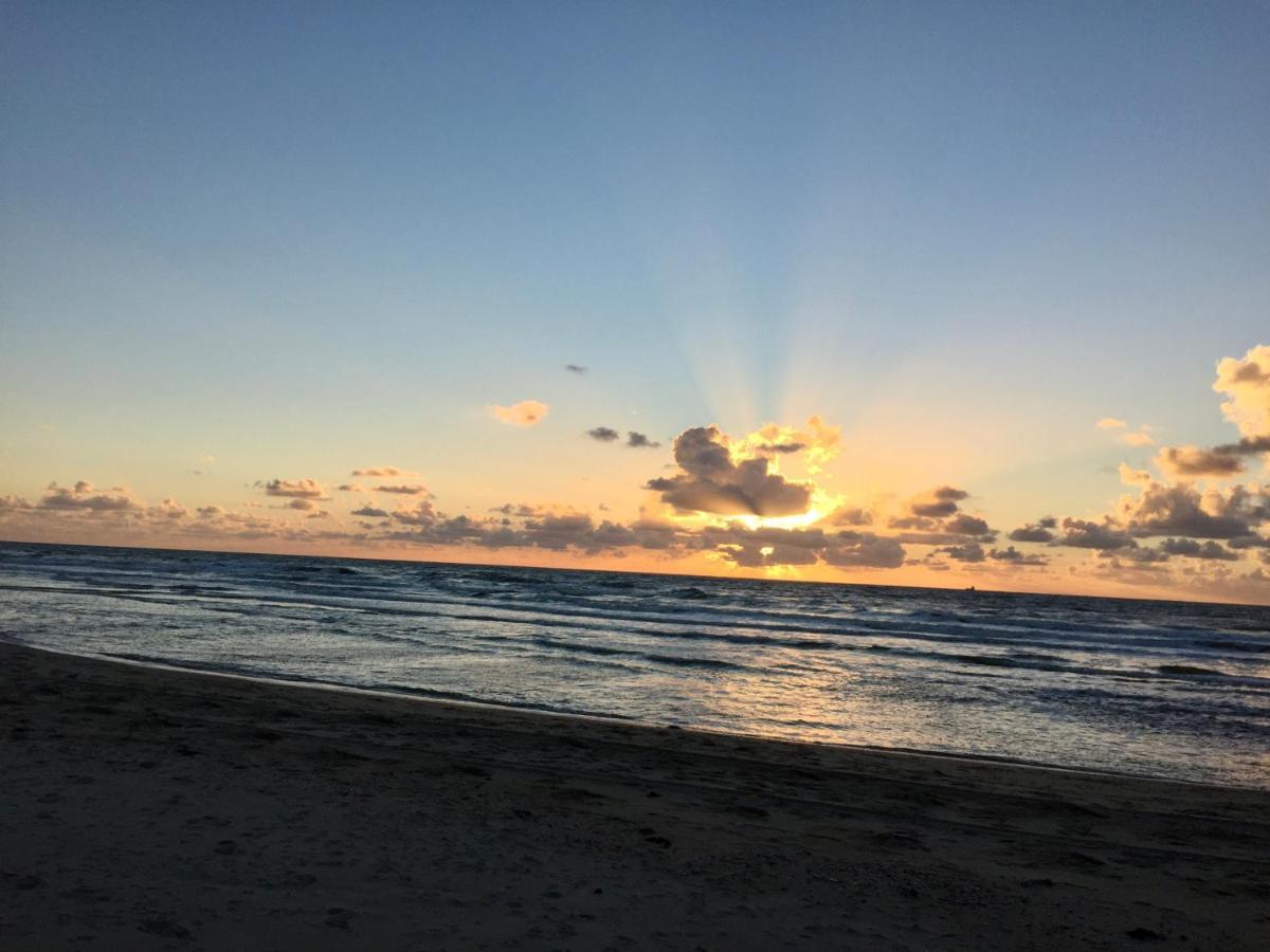 Julianadorp Zuhause Am Meer Fuer 6 Personen Mit 4 Schlafzimmern 外观 照片